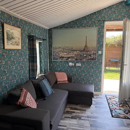 De Campagne En Dordogne Avec Piscine 木屋 Saint-Aigne